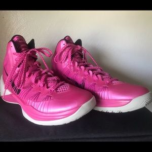 Pink Nike Hyperdunk Basketball Shoes